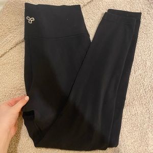 Aritzia TnaBUTTER leggings 7/8 length